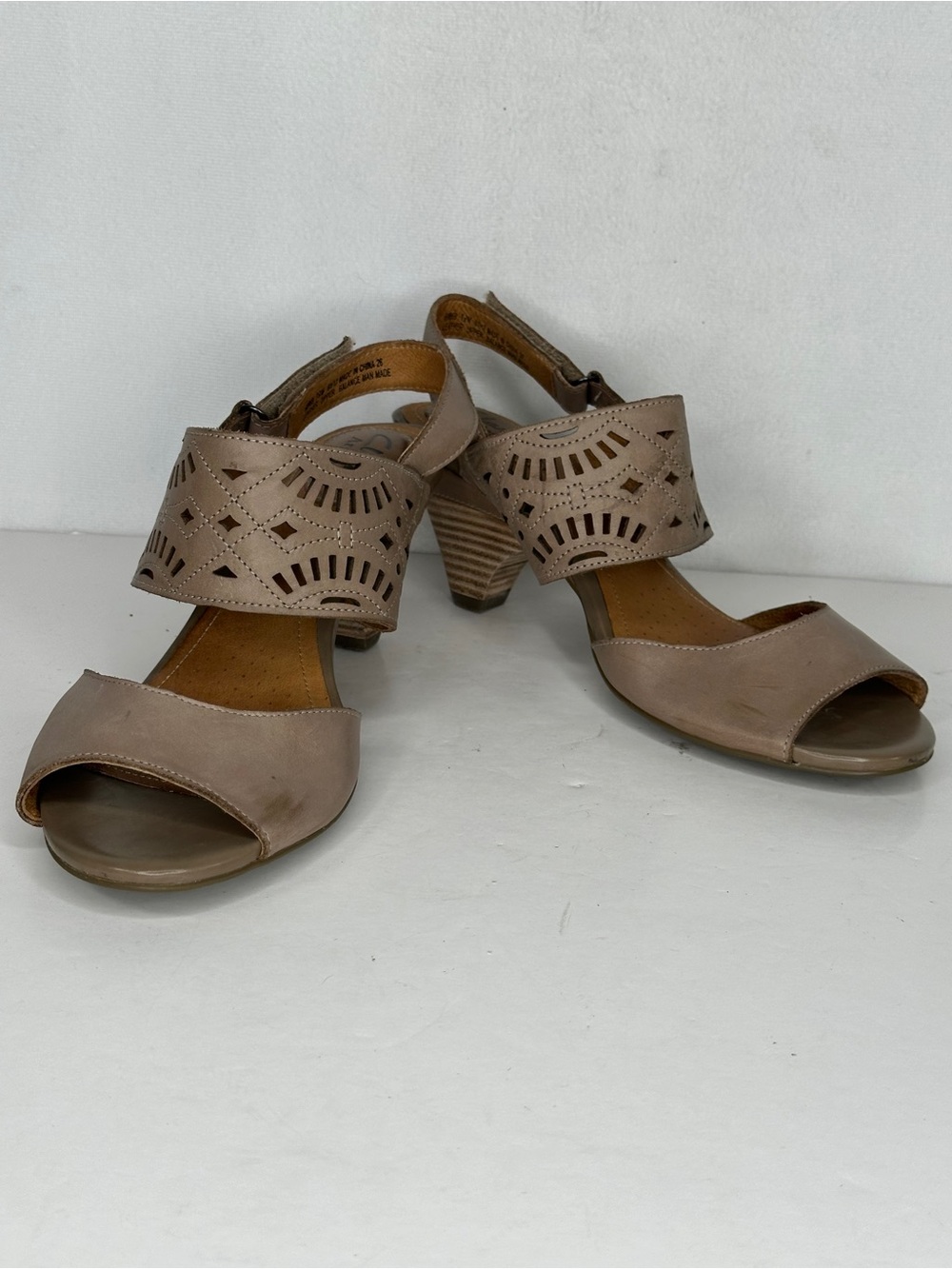 Clarks Artisan Jenness Energy Taupe Cutout Slingback Sandals Peep Toe Boho Sz7.5 - Picture 10 of 10